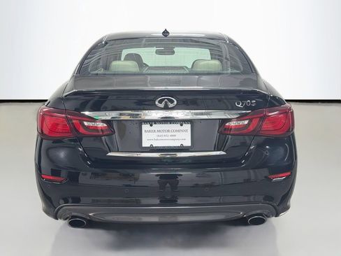 Used 2017 INFINITI Q70 5.6 w/ Sport Package RWD image 10
