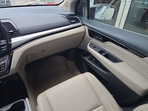 Used 2023 Honda Odyssey Touring image 14