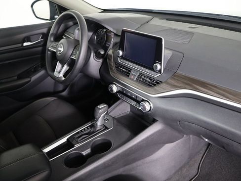 Used 2025 Nissan Altima 2.5 SV FWD image 22