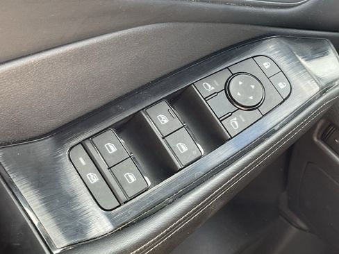 Used 2024 Nissan Rogue SV AWD/4WD image 16