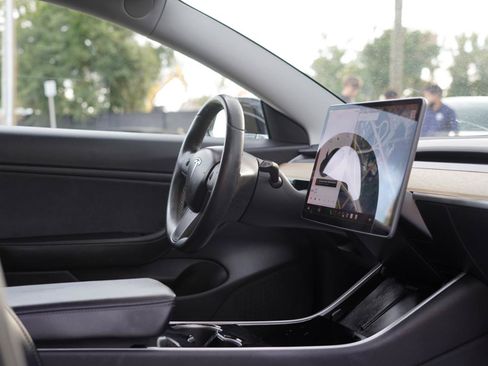 Used 2018 Tesla Model 3 Long Range RWD image 11