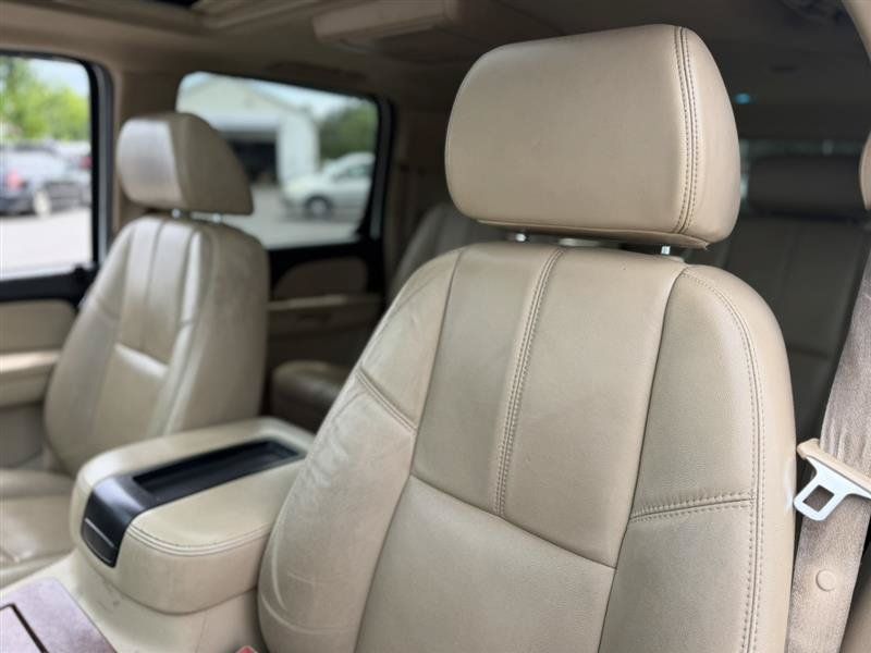 Used 2008 Chevrolet Suburban LTZ w/ LTZ Preferred Equipment Group AWD/4WD image 11