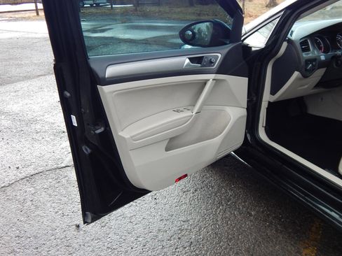 Used 2015 Volkswagen Golf TDI S image 9