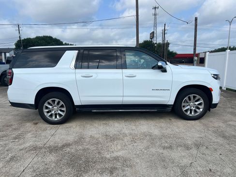 Used 2023 Chevrolet Suburban Premier AWD/4WD image 2