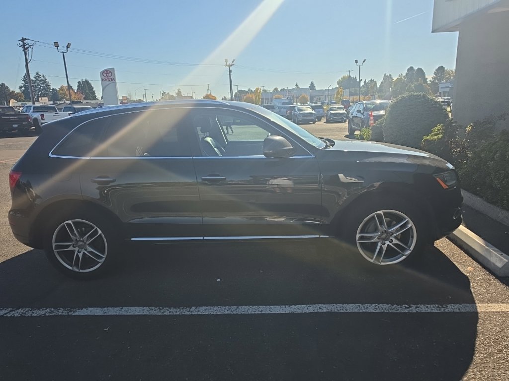 Used 2016 Audi Q5 2.0T Premium Plus w/ Technology Package AWD/4WD image 2