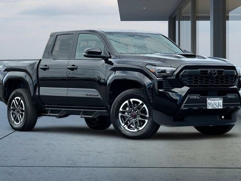 Used 2024 Toyota Tacoma TRD Sport w/ TRD Sport Upgrade Package AWD/4WD image 2