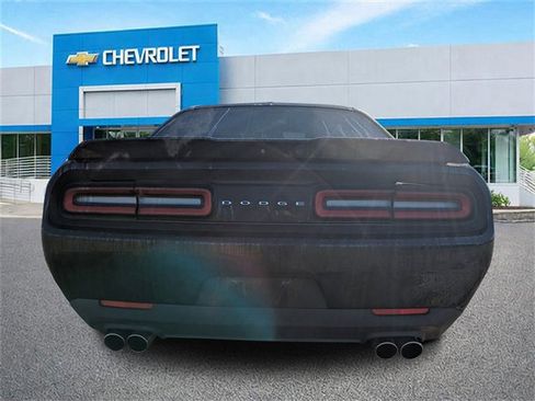 Used 2018 Dodge Challenger SXT image 4
