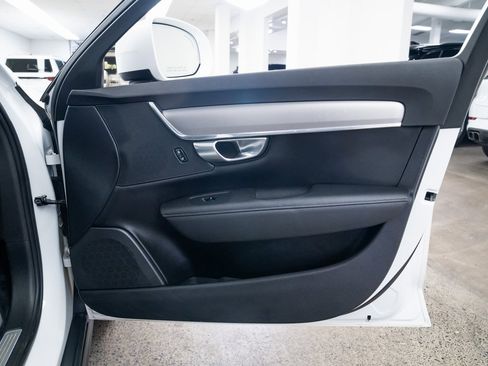 Used 2017 Volvo V90 T6 Cross Country image 23