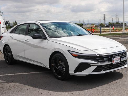 New 2026 Hyundai Elantra SEL Sport Premium image 3