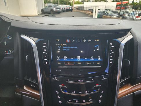 Used 2017 Cadillac Escalade ESV Premium Luxury AWD/4WD image 21