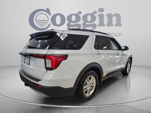 New 2026 Ford Explorer Active w/ Active Comfort Package RWD image 5