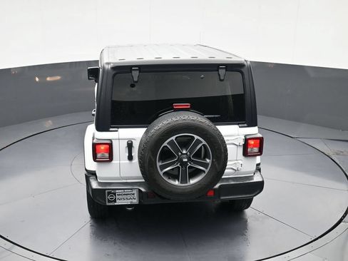 Used 2023 Jeep Wrangler Unlimited Sahara AWD/4WD image 32