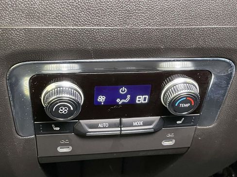 Used 2022 GMC Yukon Denali w/ Denali Premium Package image 25