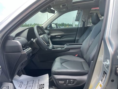 Used 2026 Toyota Grand Highlander AWD image 11
