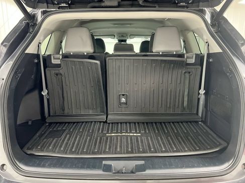 Used 2022 Toyota Highlander LE AWD/4WD image 24