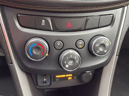 Used 2018 Chevrolet Trax LS image 19