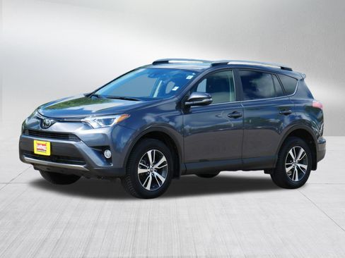 Used 2018 Toyota RAV4 XLE AWD/4WD image 3