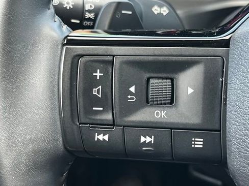 Used 2025 Nissan Rogue Platinum image 12