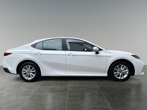 Used 2025 Toyota Camry LE AWD/4WD image 10