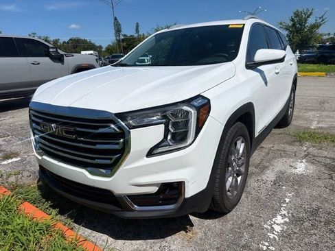 Used 2022 GMC Terrain SLT w/ Infotainment Package II FWD image 3