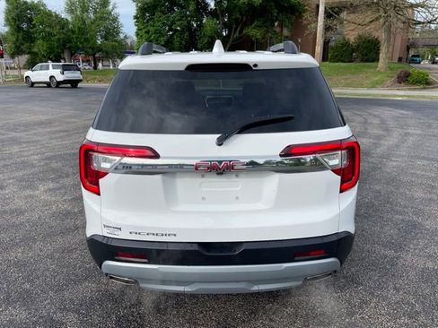 Used 2023 GMC Acadia SLT w/ Preferred Package FWD image 6