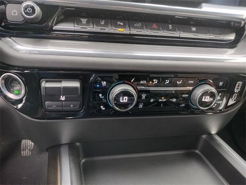 Used 2025 Chevrolet Silverado 3500 High Country w/ High Country Premium Package image 28