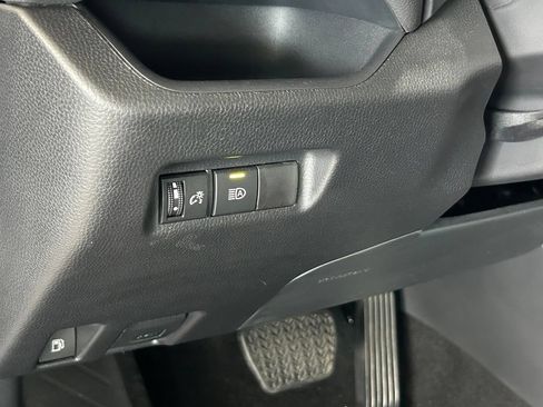 Used 2025 Toyota RAV4 LE AWD/4WD image 18