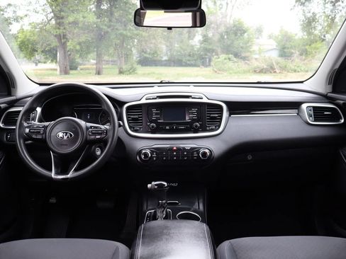 Used 2016 Kia Sorento LX AWD/4WD image 16