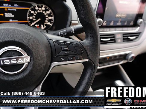 Used 2025 Nissan Altima 2.5 SV image 21