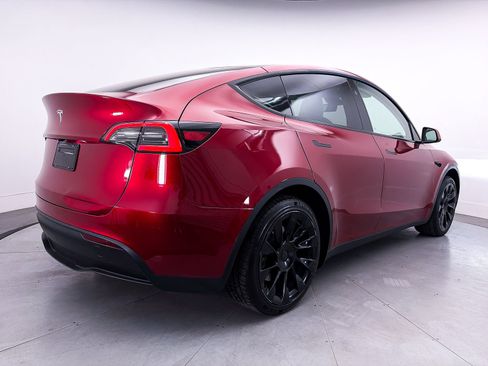 Used 2024 Tesla Model Y 2WD image 15