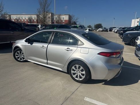 Used 2021 Toyota Corolla LE image 5
