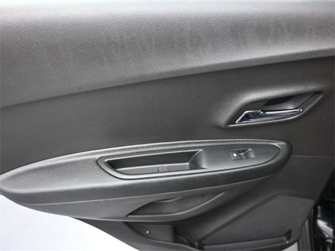 Used 2019 Chevrolet Trax LS image 19