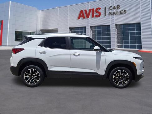 Used 2025 Chevrolet TrailBlazer LT AWD/4WD image 5