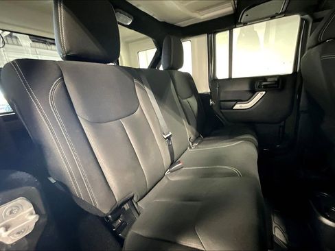 Used 2016 Jeep Wrangler Unlimited Rubicon w/ Connectivity Group image 35