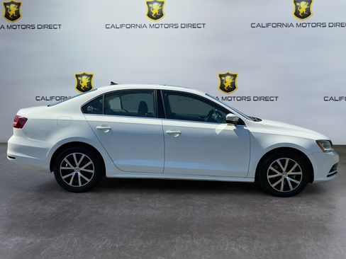 Used 2017 Volkswagen Jetta SE FWD image 4