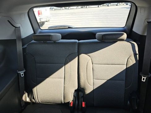 Used 2023 GMC Acadia SLE w/ Driver Convenience Package image 12