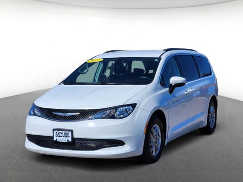 Used 2021 Chrysler Voyager Lxi image 2