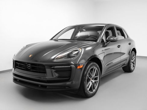 Certified 2025 Porsche Macan image 6
