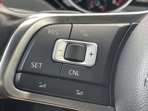 Used 2017 Volkswagen Jetta GLI FWD image 22