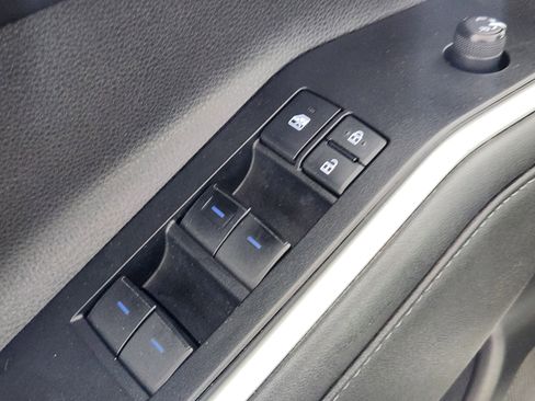 Used 2021 Toyota Highlander XLE image 18