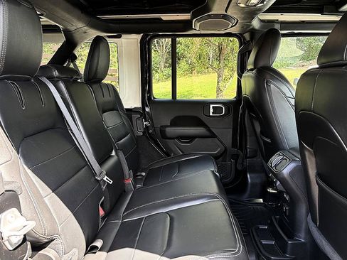 Used 2022 Jeep Wrangler Unlimited Sahara w/ Cold Weather Group AWD/4WD image 12