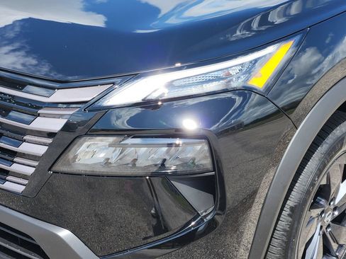 New 2026 Nissan Rogue SV FWD image 5