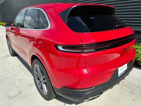 Certified 2025 Porsche Cayenne E-Hybrid AWD/4WD image 3