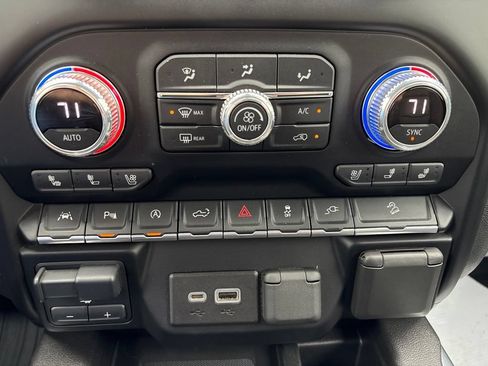 Used 2021 GMC Sierra 1500 SLT w/ SLT Premium Plus Package AWD/4WD image 39