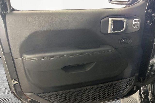 Used 2023 Jeep Wrangler Unlimited Sahara AWD/4WD image 18
