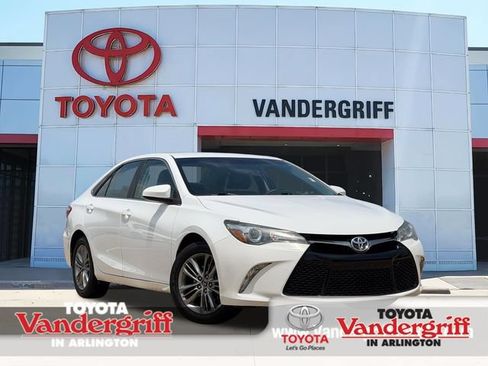 Used 2015 Toyota Camry SE FWD image 1