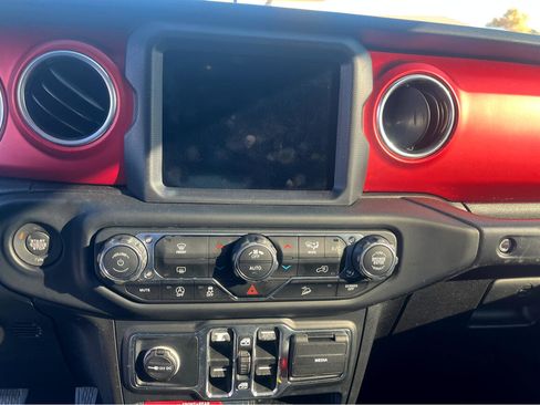 Used 2018 Jeep Wrangler Unlimited Rubicon image 11