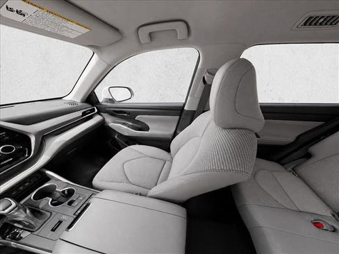 Used 2021 Toyota Highlander L FWD image 10