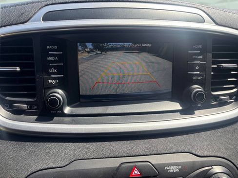Used 2020 Kia Sorento AWD V6 image 25