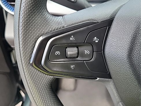 Used 2025 Chevrolet Trax LT FWD image 17